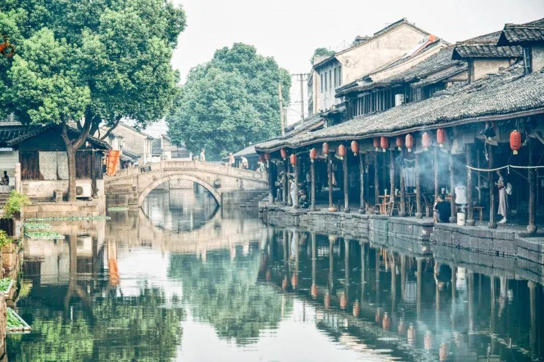 一个人卖鸡蛋10元钱接50元假钱找给对方40元请问卖鸡蛋人亏多少钱?-智能问答,快速解答你的疑问